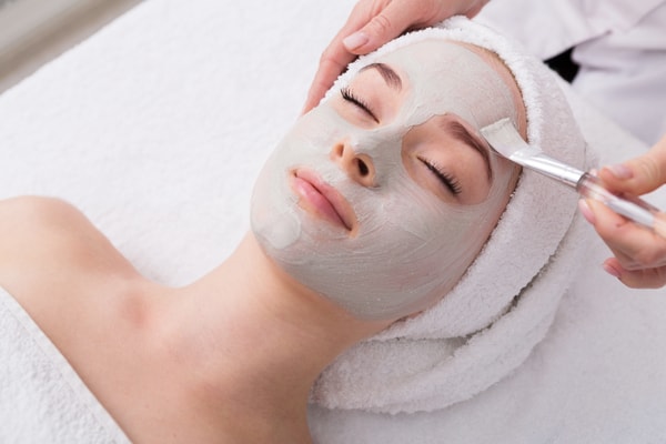 Dahlia Signature Facial with Dermaplane